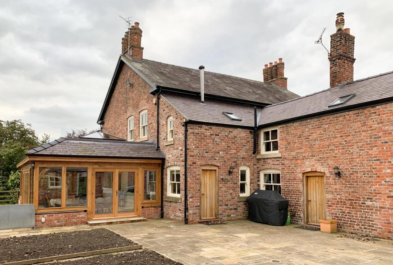 Hollies Farm B&B Wrexham Exterior photo