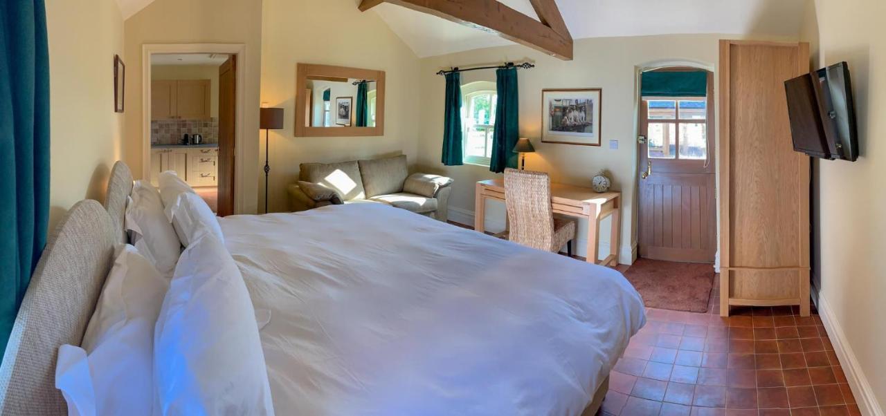 Hollies Farm B&B Wrexham Exterior photo