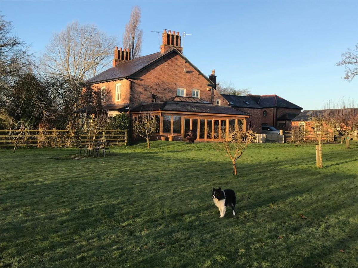 Hollies Farm B&B Wrexham Exterior photo